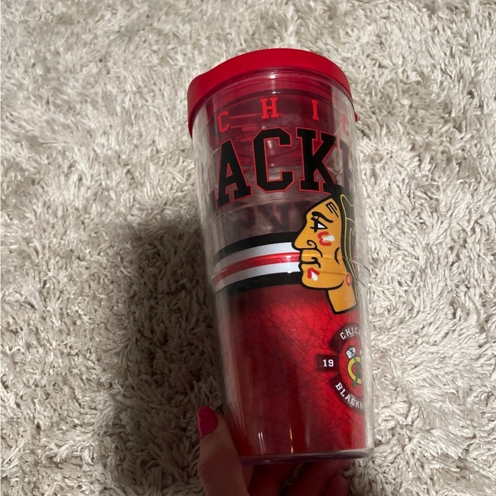 Tervis Chicago Blackhawks Tumbler with red lid - Picture 6 of 7